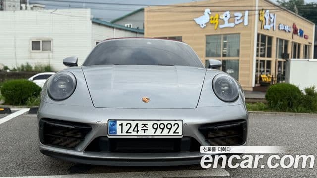 Porsche 911 Carrera 4 GTS Cabriolet