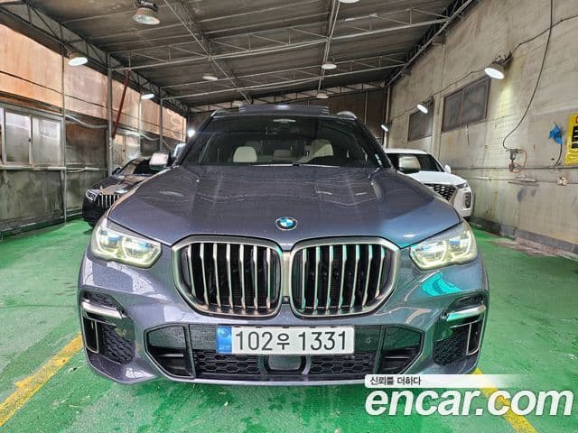 BMW X5 M50i