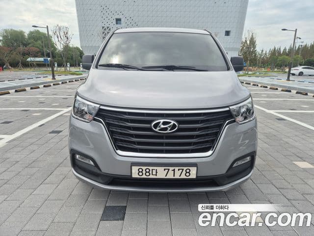 Hyundai Starex Van 3-Seater Smart